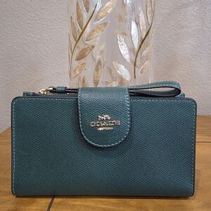 Coach Green Leather Women's Wallet and Phone Pocket